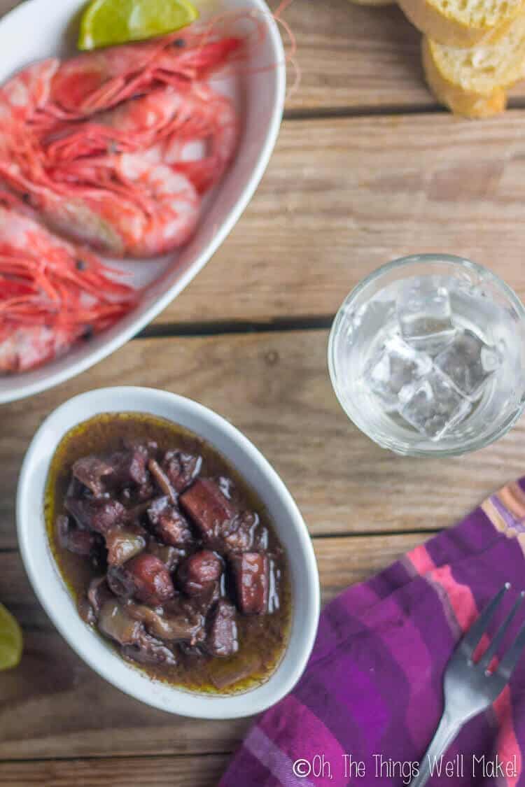 Squid braised with red wine served along red prawns and bread