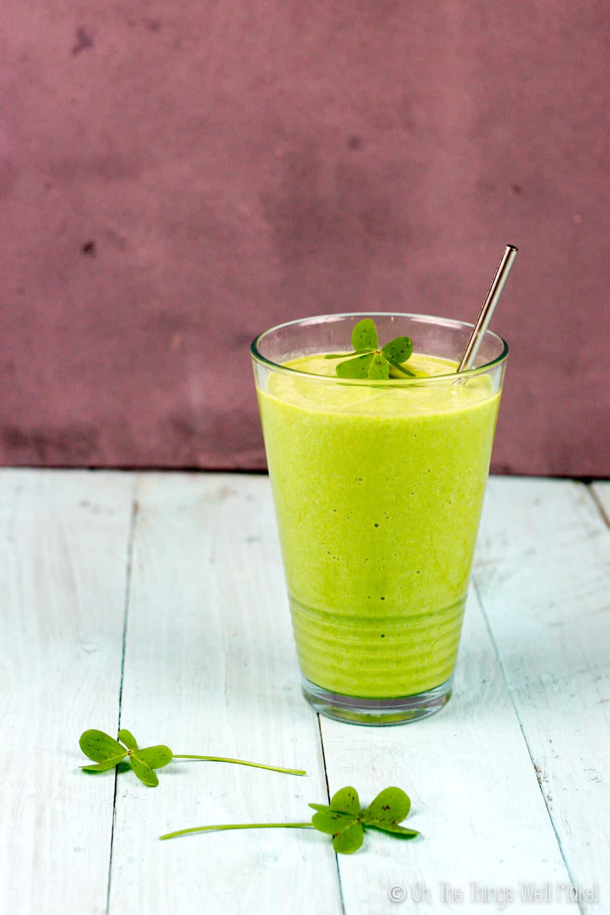 closeup of candida diet safe shamrock shake in a glass