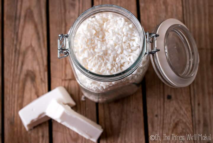 Even if you've never made soap before, you can quickly whip up this easy homemade laundry soap from scratch. It's perfect for stain removal or for making soap-based laundry 'detergents.' #thethingswellmake #miy #laundry #soap #detergent #wash #laundrydetergent #washing #naturalcleaning #naturalcleaningproducts #naturalsurfactants #cleaning #greencleaning #greenliving #greenlivingtips #soapmaking #soaprecipes #homesteading #homesteadingskills