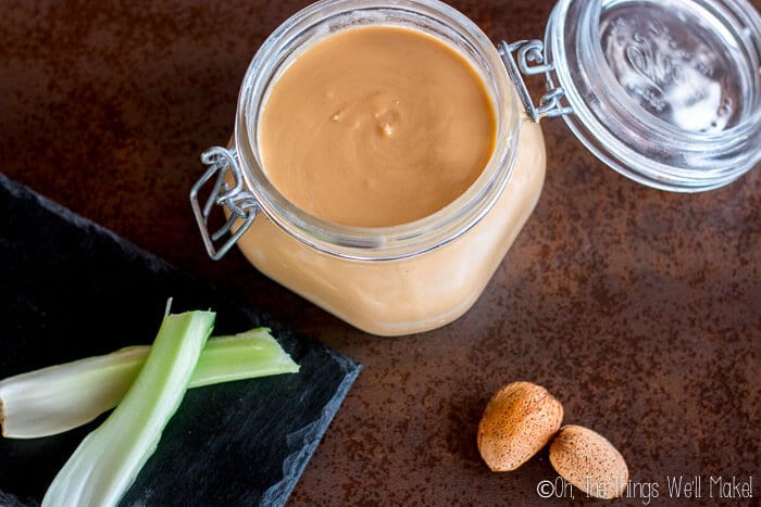 Make your own DIY almond butter to save money and control the quality of the ingredients and the process (make raw or activated almond butter). #almondbutter #activatednuts #raw