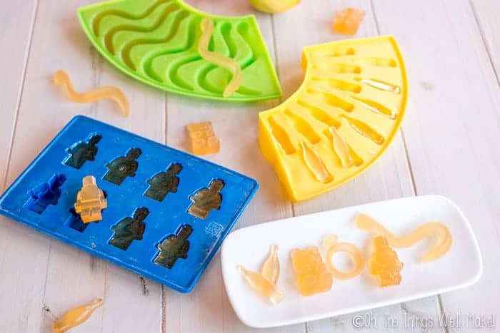 Making homemade gummies using fruits, juices, non-dairy milks, or even kombucha is a fun activity for kids and a healthy alternative to candy for any age. #gummies #gummytreats