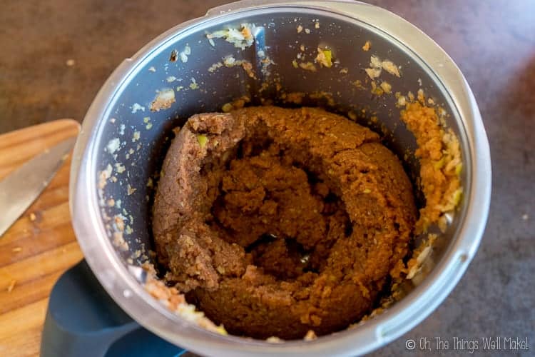 Once the quince pieces have been processed in the food processor, they form a brown colored mush.