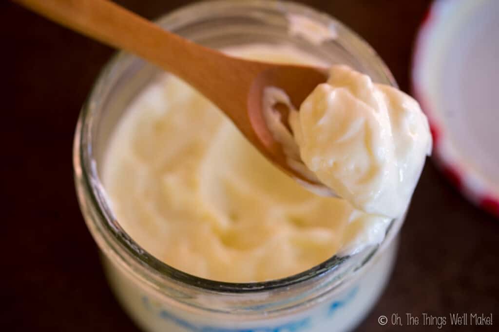 A jar of lotion made with Lanette N emulsifier.