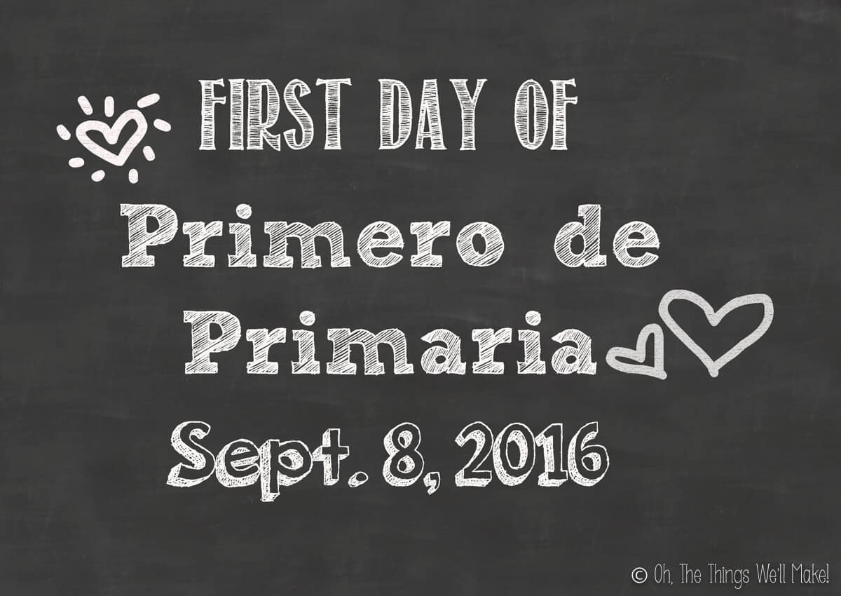 Chalkboard sign with the words "first day of primero de primaria" and a date.