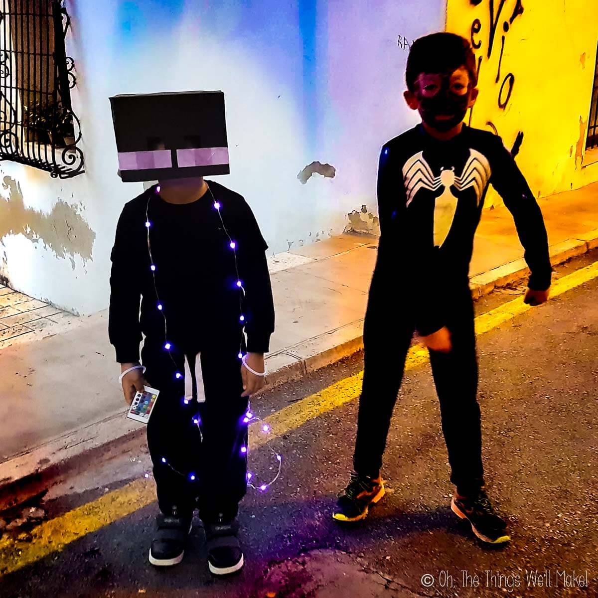 https://thethingswellmake.com/wp-content/uploads/2021/10/354-homemade-minecraft-enderman-costume-1.jpg