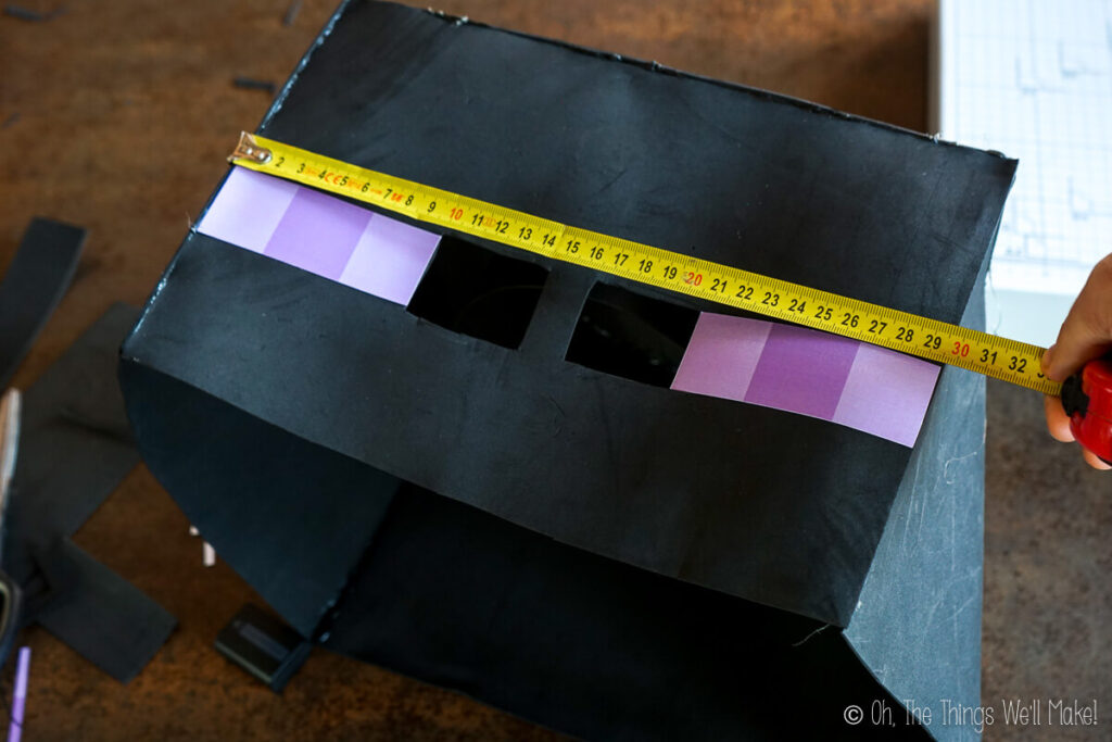 Measuring the width of an enderman mask with measuring tape